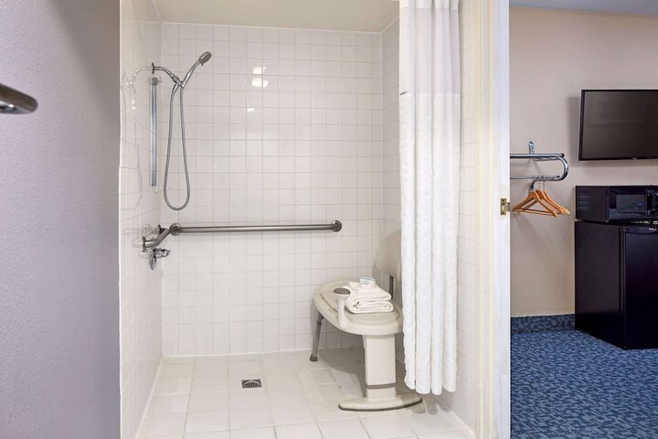 Room 15 of 23
