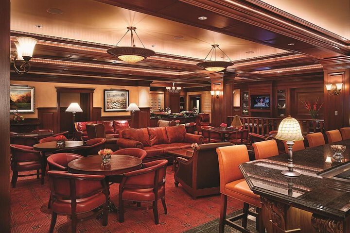 Lounge 59 of 84