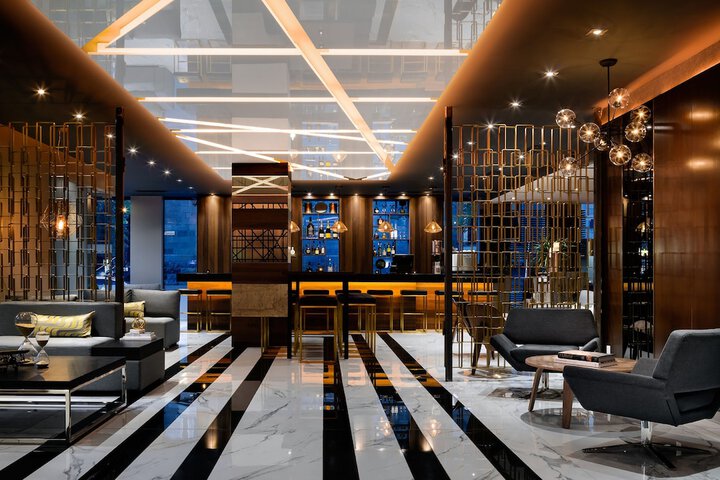 Lounge 18 of 20