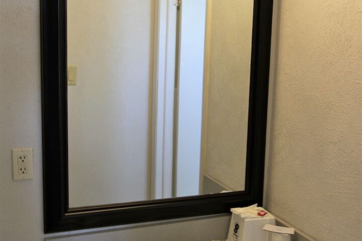 Room 25 of 38