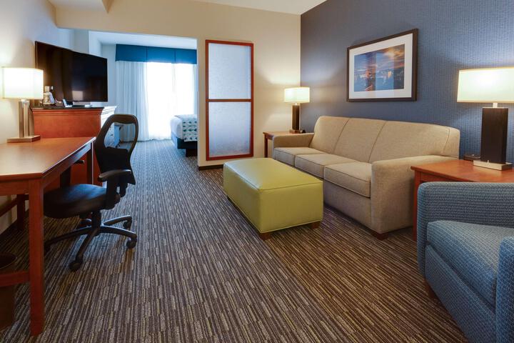 Lounge 42 of 42