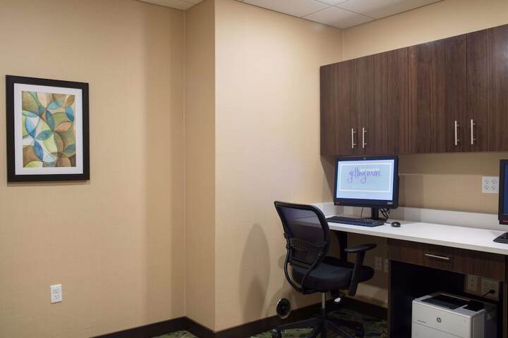 Business Center 27 of 28