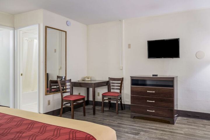 Room 12 of 34