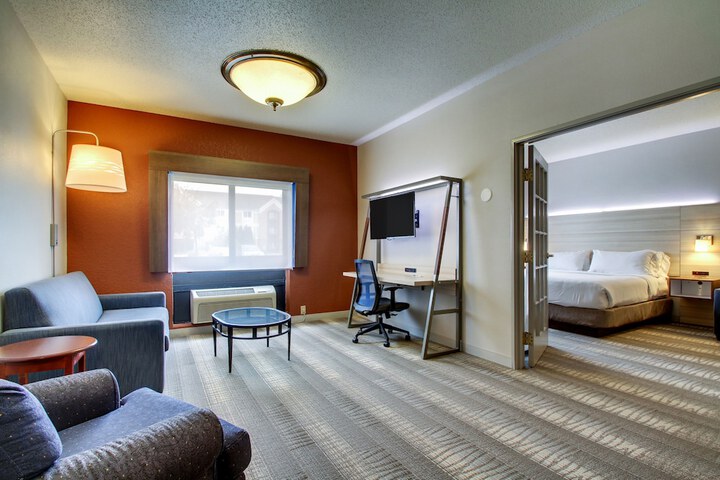 Room 11 of 38