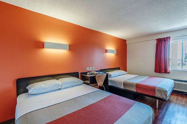 Room 12 of 34