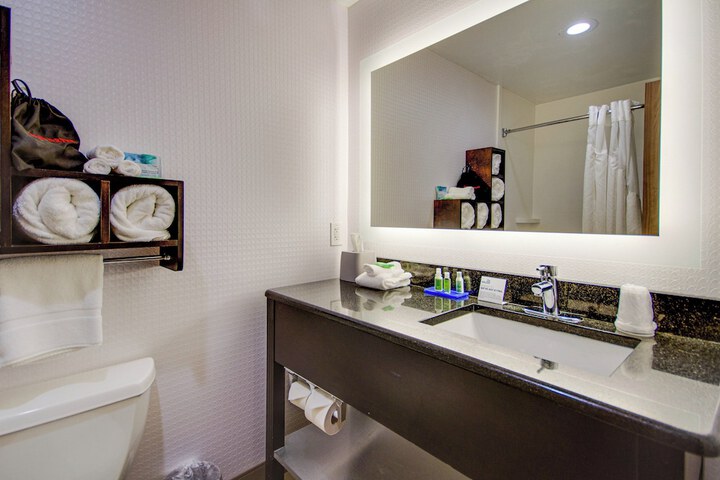 Room 20 of 34