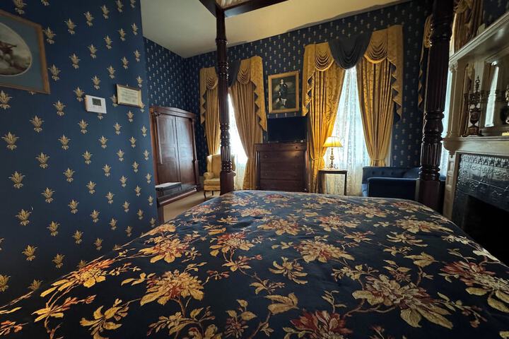 Room 11 of 142