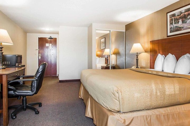 Room 27 of 62