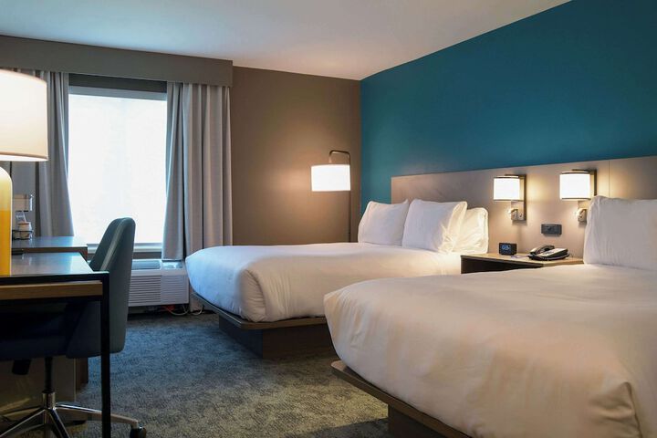 Comfort Inn & Suites NW Milwaukee