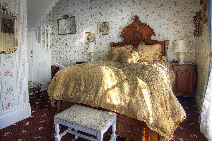 Gingerbread Mansion Inn