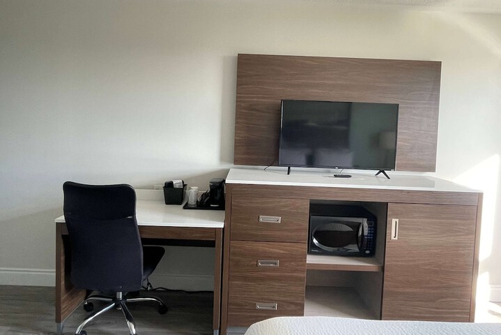 Super 8 by Wyndham Peterborough