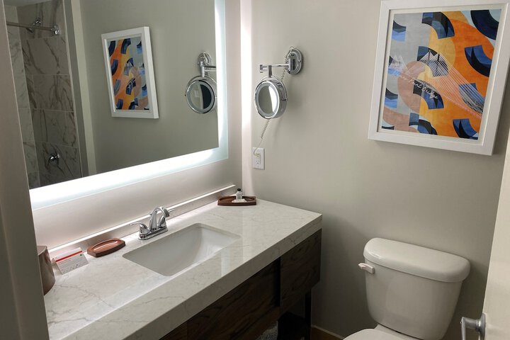 Room 33 of 81