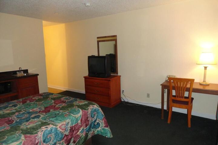 Room 10 of 33