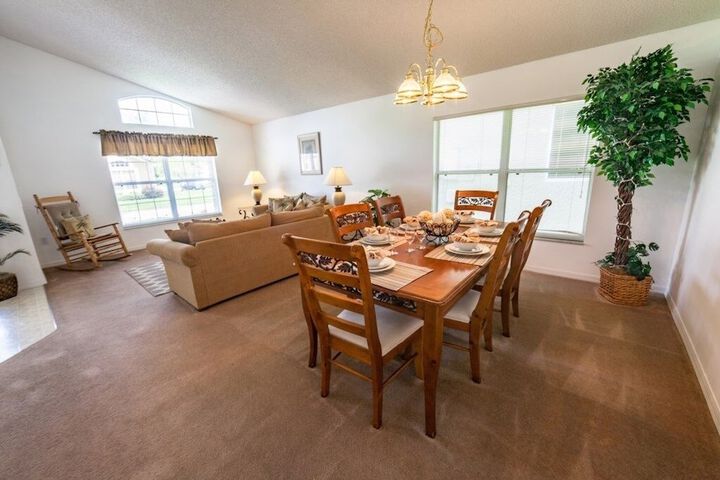 Gated Country Club Private Pool ! 4 Bedroom Home by RedAwning