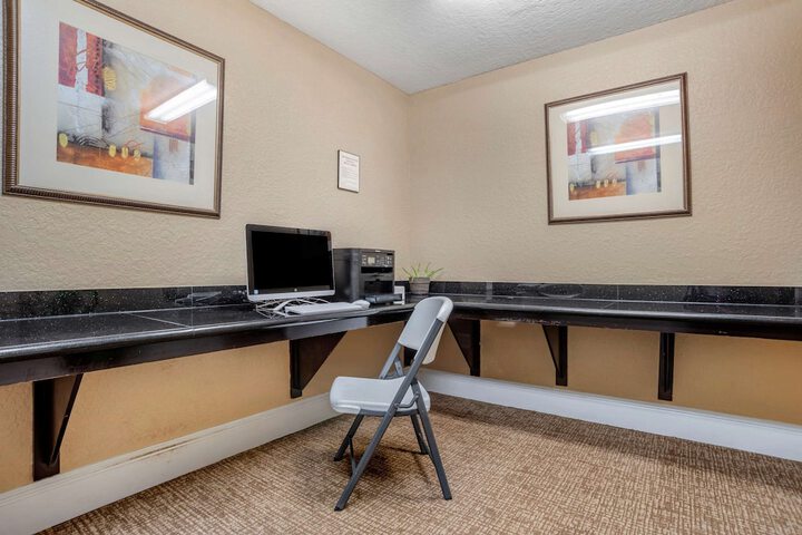Business Center 58 of 61