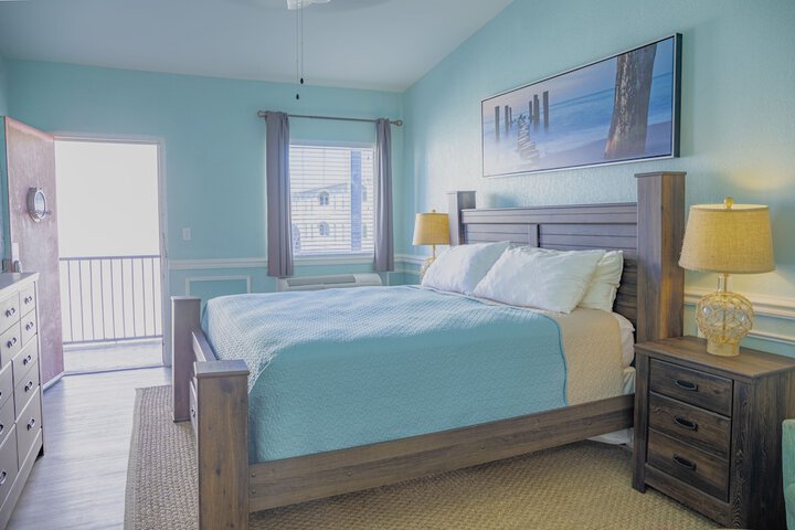 Sea & Breeze Hotel And Condo
