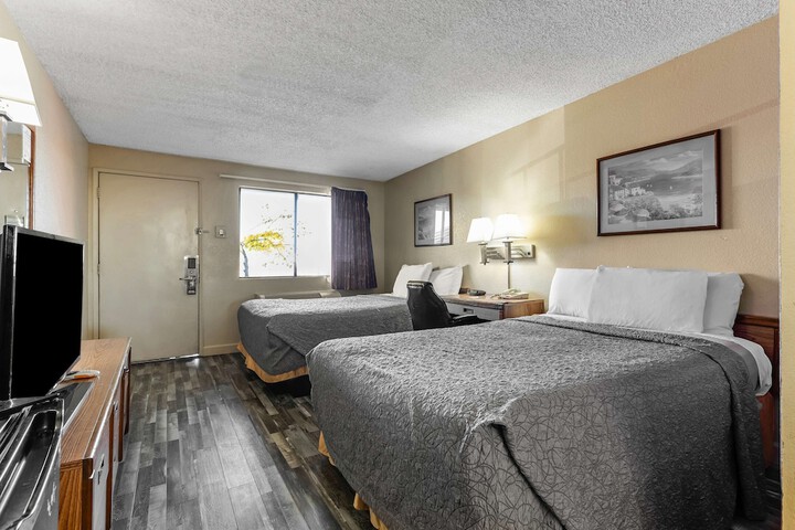 Room 11 of 28