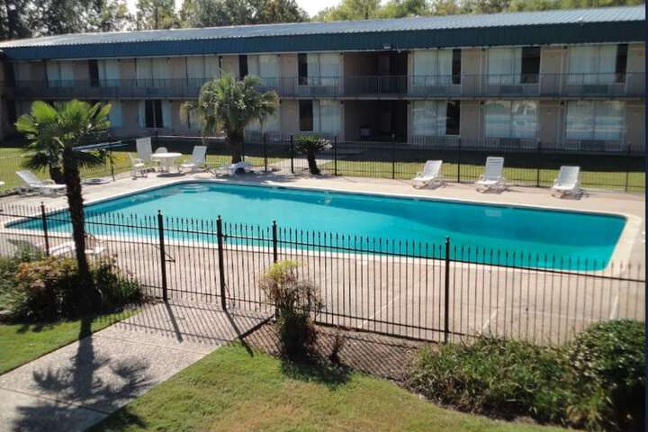 Pool 4 of 28