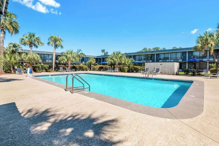 Pool 6 of 37