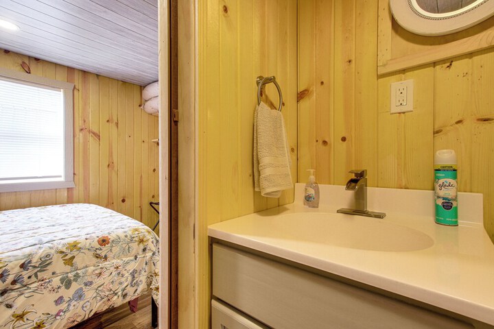 Montezuma Cabin Rental w / Fire Pit & Grill Access!