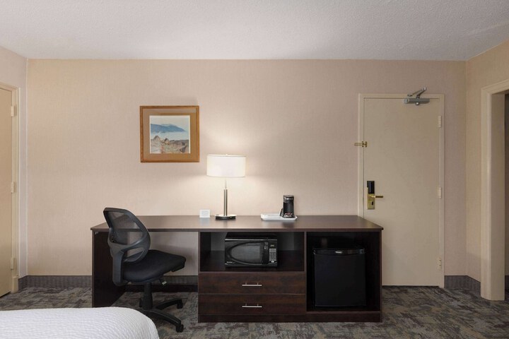 Room 15 of 34