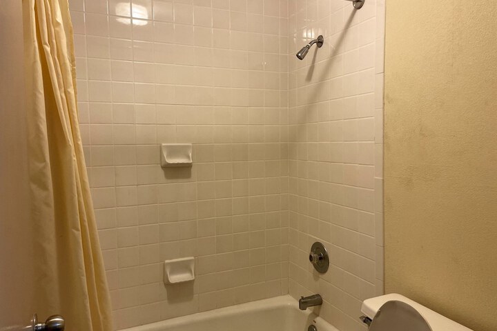 Room 8 of 27