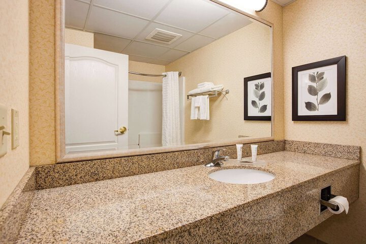 Comfort Inn & Suites St. Paul Northeast
