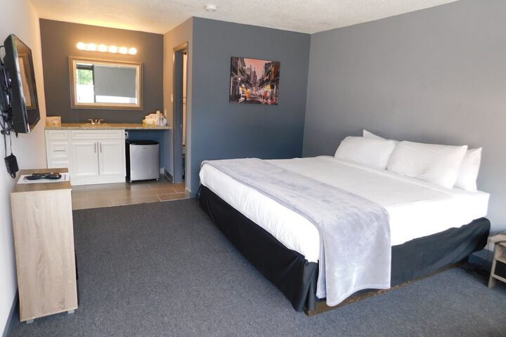 Room 25 of 39