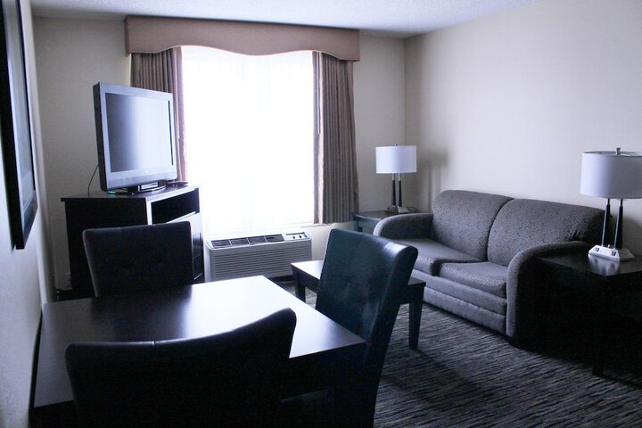 Room 7 of 33