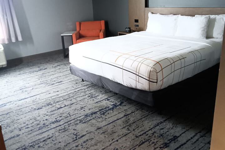 La Quinta Inn & Suites by Wyndham Bardstown