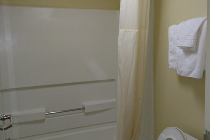 Room 27 of 34