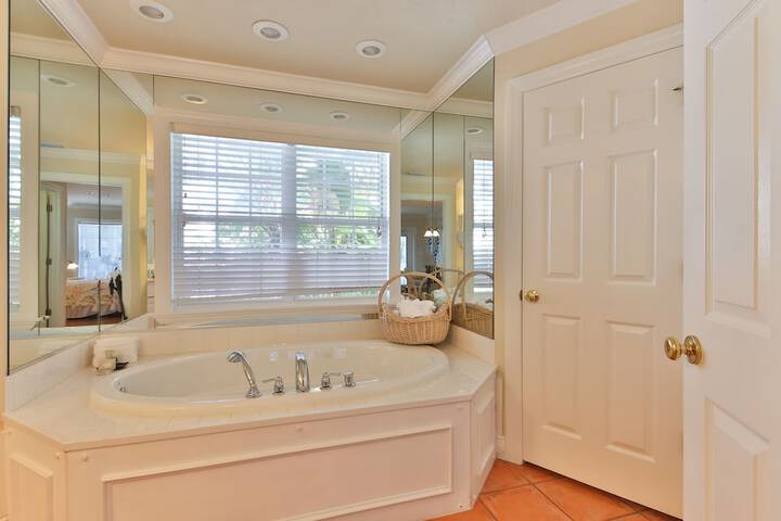 Tortuga Inn Beach Resort