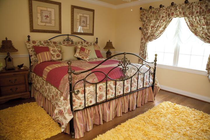 Pillow and Paddock B & B