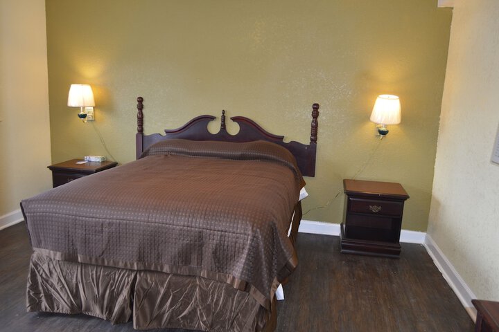 Room 6 of 21