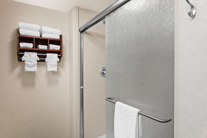 Room 15 of 32