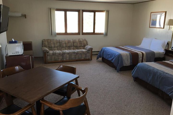 Coho Motel and Suites