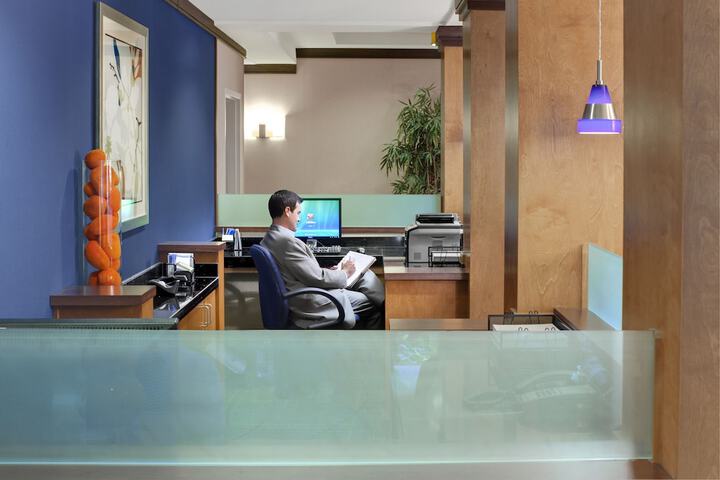 Business Center 52 of 57