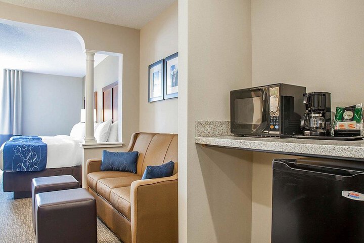 Comfort Suites West Warwick - Providence