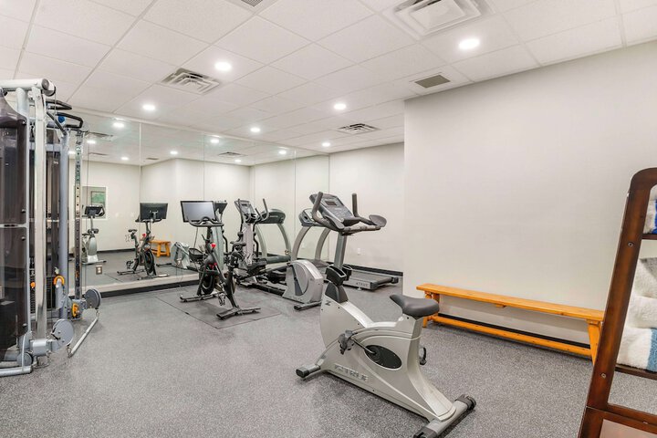 Best Western Plus Crossroads Inn & Suites