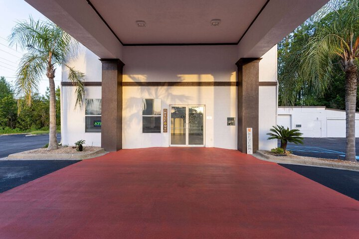 Hotel 8 of 60
