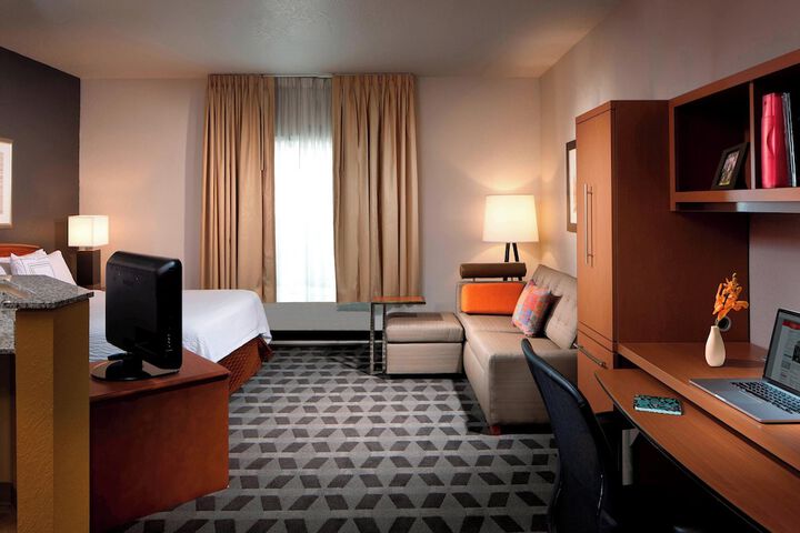 Room 10 of 29