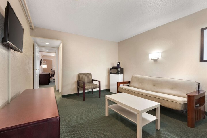 Room 11 of 16