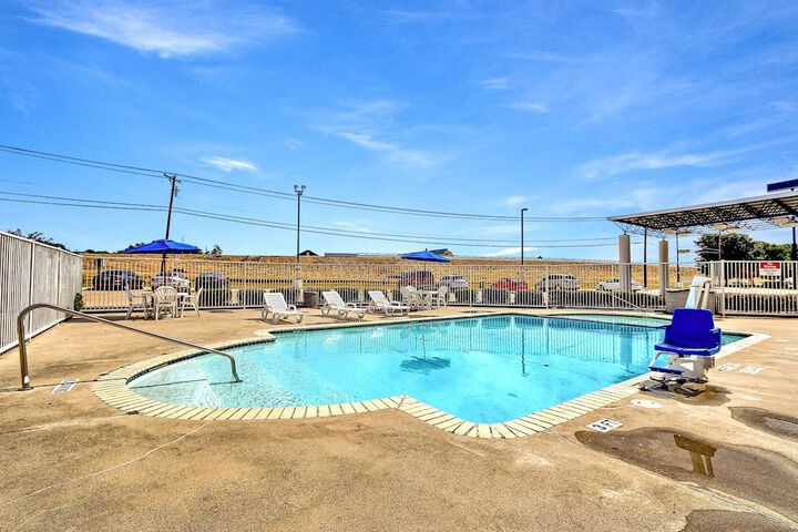 Pool 10 of 36