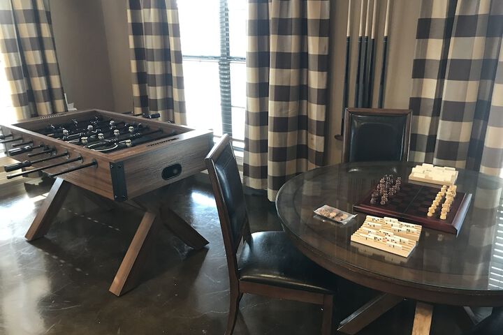 Room 14 of 18