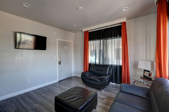 Room 1 of 38