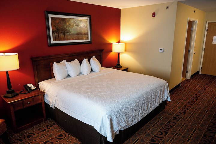 Savanna Inn & Suites