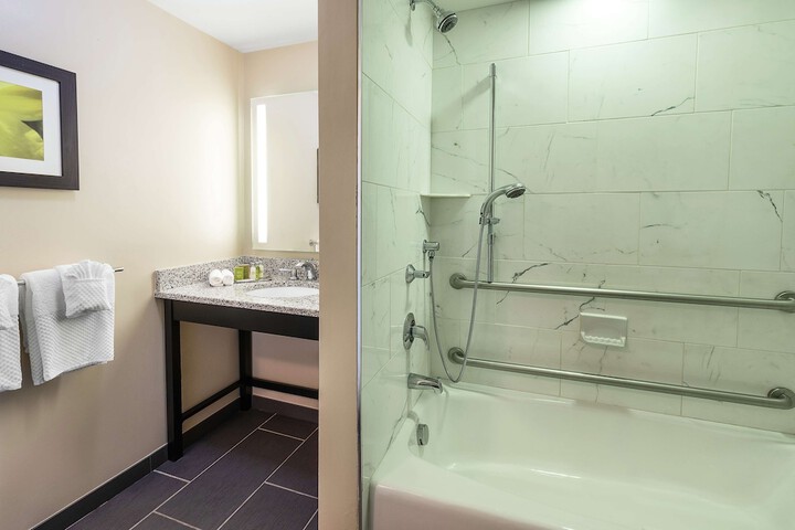 Doubletree by Hilton Cape Cod - Hyannis