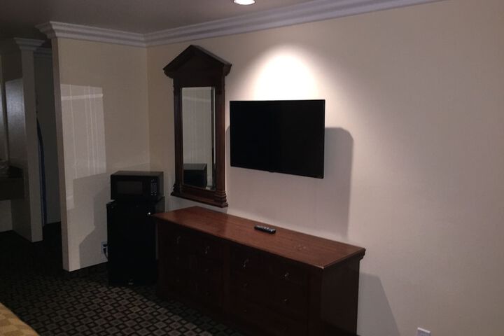 Ontario Inn & Suites