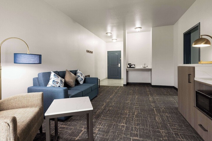 Room 10 of 38