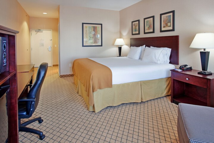Room 11 of 30
